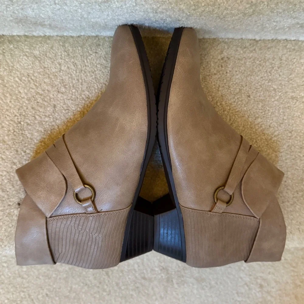 Kim Rogers Rachel Taupe Ankle Booties Faux Leather Stacked Heel Womens Size 8.5M